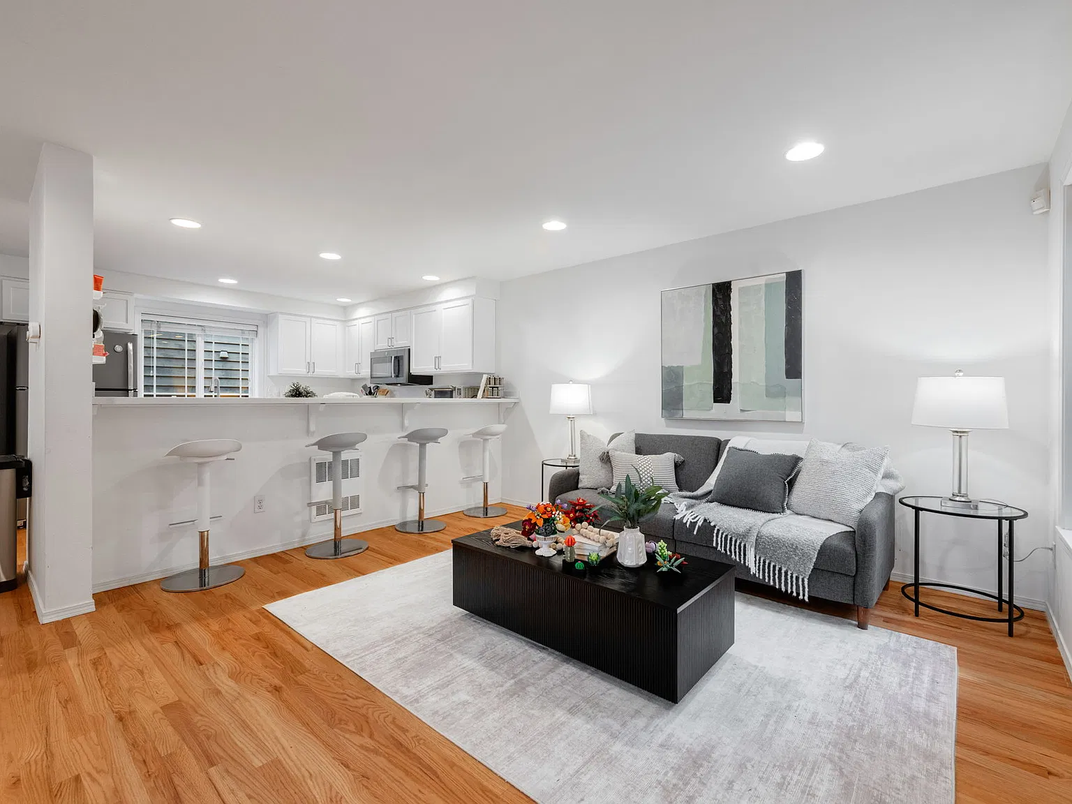 2 bed, 1124 sqft, $2,800 — Photo 2
