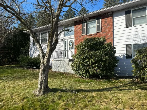302 Tulip Cir, Clarks Summit, PA 18411