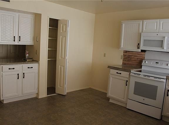 4th image of 425 Glengarry Dr