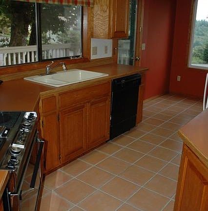 Kitchen and breakfast nook