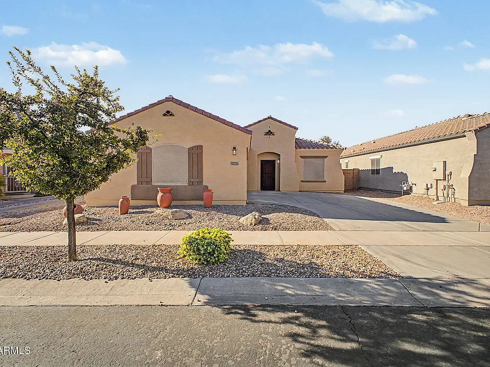 706 E Las Colinas Pl