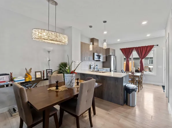 2725 Orchards Rd SW, Edmonton, AB T6X 2M9