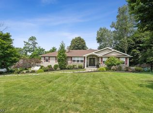 19 Calumet Rd, Randolph, NJ 07869