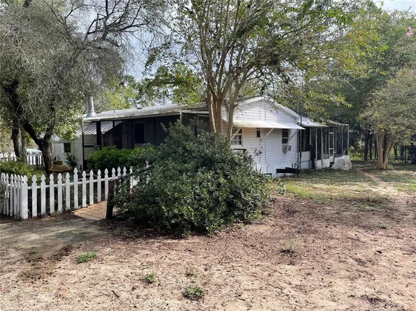 591 SE Fisher Rd, Ocklawaha, FL 32179