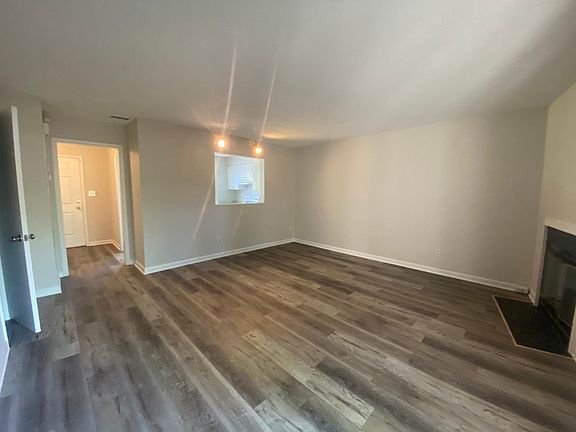 5th image of 307 W Montcastle Dr