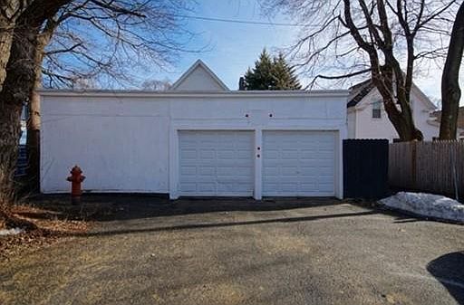 4th image of 49 Woodlawn St