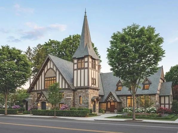 201 Freeman St #A7, Brookline, MA 02446