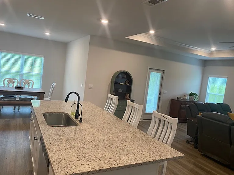1020 Ballantyne Ln — Photo 4