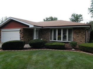 9S210 Rosehill Ln, Downers Grove, IL 60516