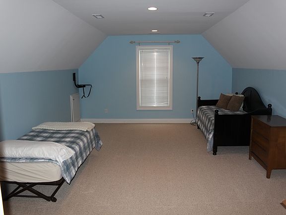 Upper level bonus room