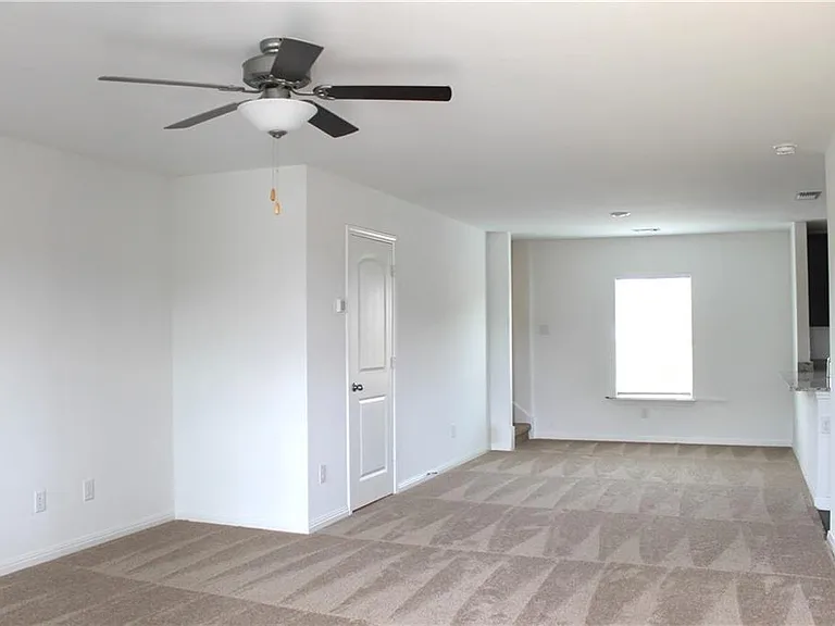 101 Maywood Ln — Photo 7