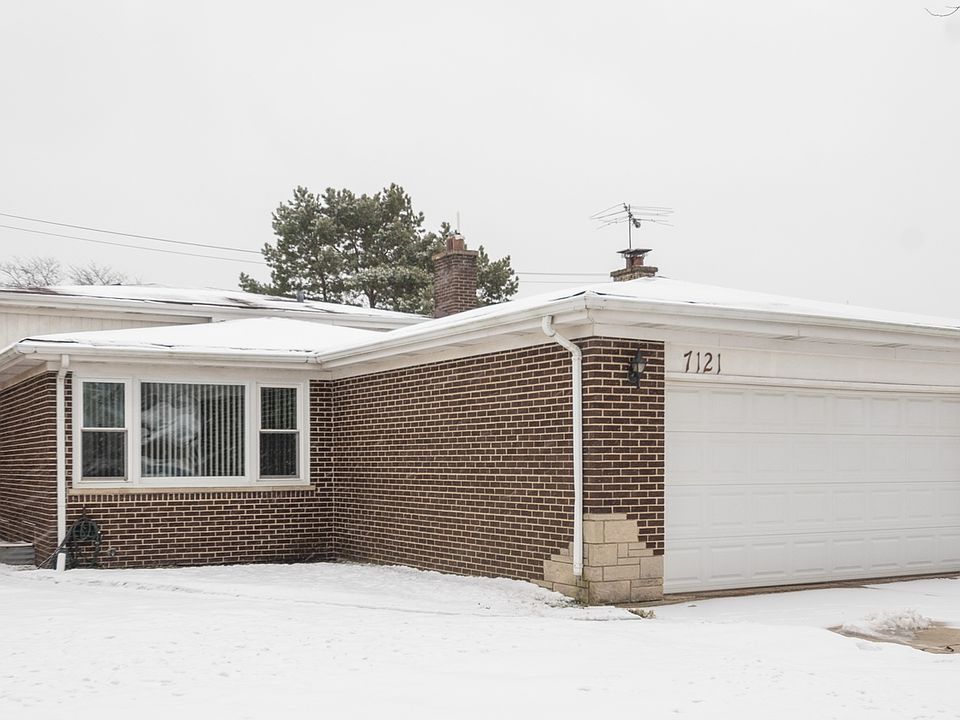 1st image of 7121 N Hamlin Ave