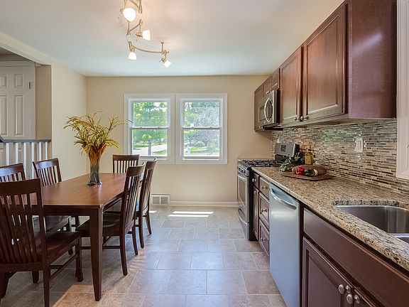 5th image of 40 W Le Moyne Ave