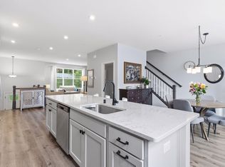 2864 Lexington Pl N, Roseville, MN 55113