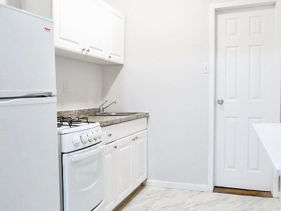 4th image of 418 E 73rd St #Re4