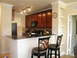 Kitchen and Breakfast Bar