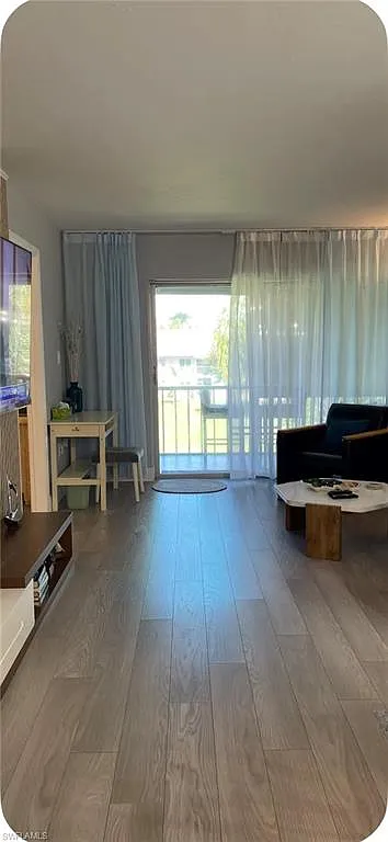2 bed, 2.0 bath, 842 sqft, $5,000 — Photo 3