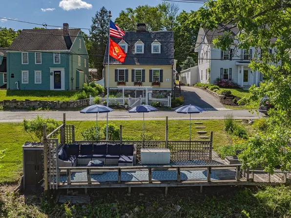 364 Main St, Groveland, MA 01834