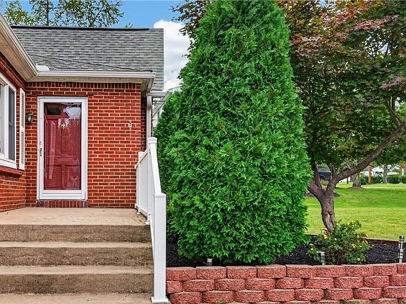 4th image of 230 Michael Rd W