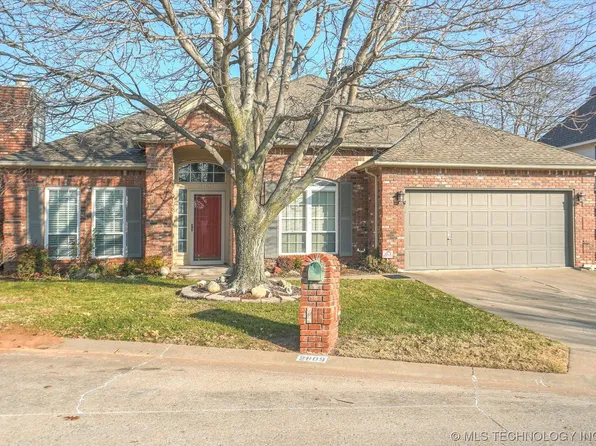 2809 E 82nd St S, Tulsa, OK 74137