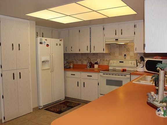 4th image of 10131 Bay Ave