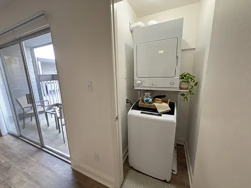 Amberwood Apartments Photo 1