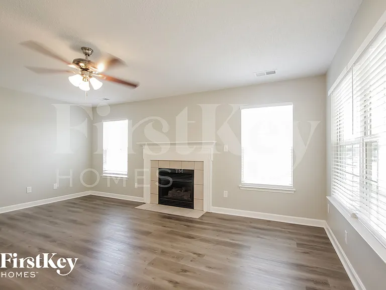 2819 Rosemeade Dr — Photo 4