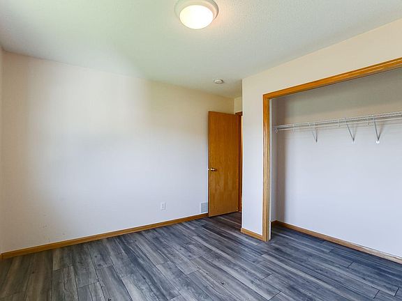 3rd image of 41XX Jansen Ave NE