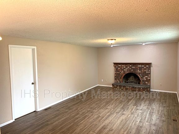 2nd image of 912 E Eastlake Dr