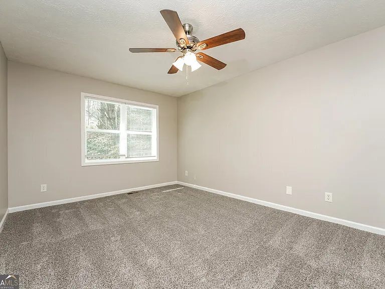 2704 Laurel View Dr — Photo 12