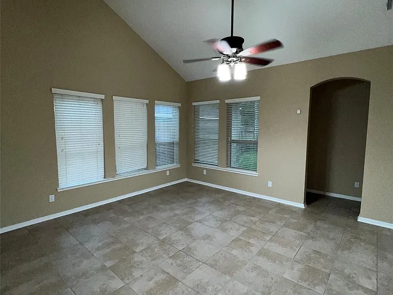 1727 Stieler Dr — Photo 4