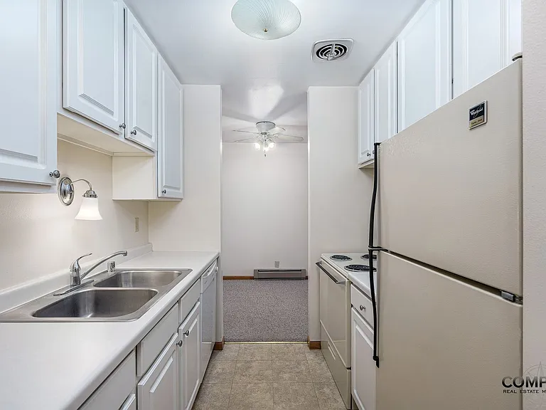 Half Moon Lake Apartments — Photo 5