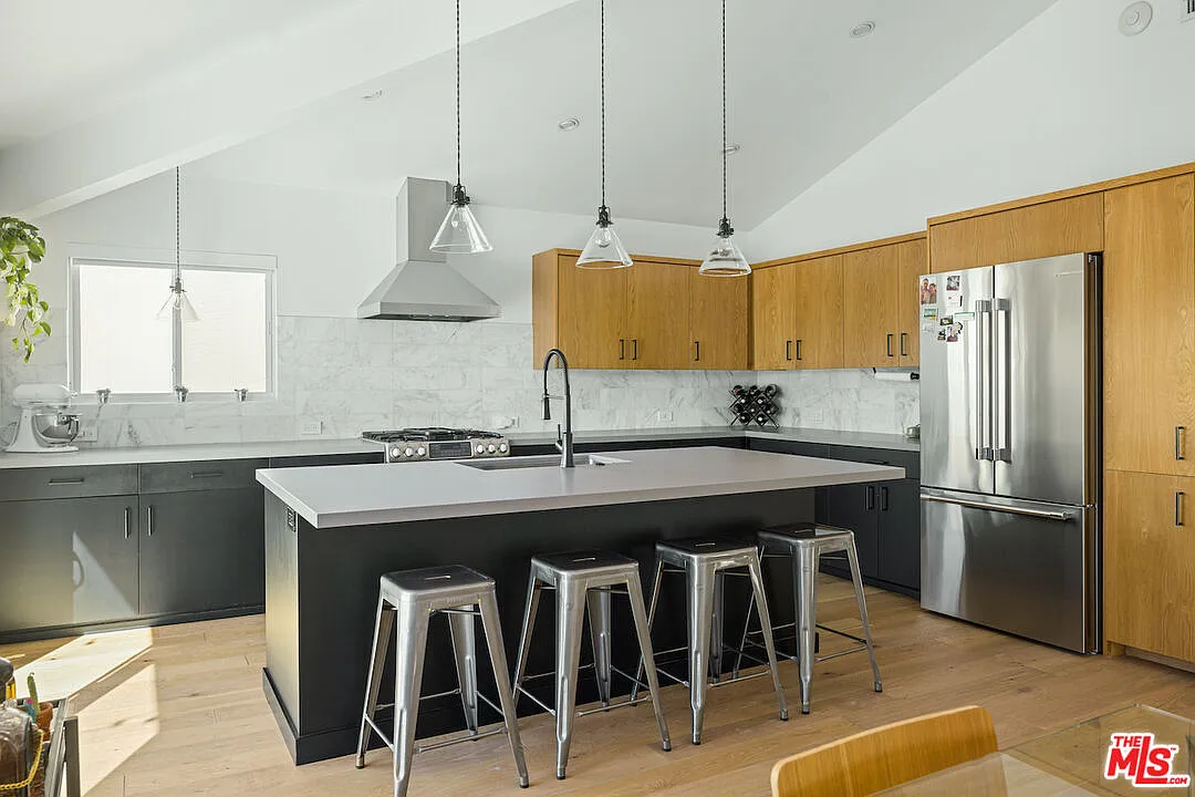 2 bed, 2.0 bath, 1505 sqft, $11,000 — Photo 3