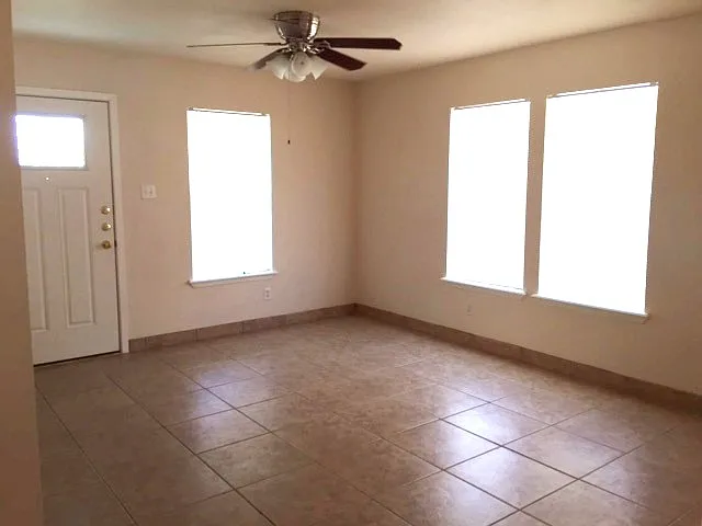 2518 Avenue D — Photo 3