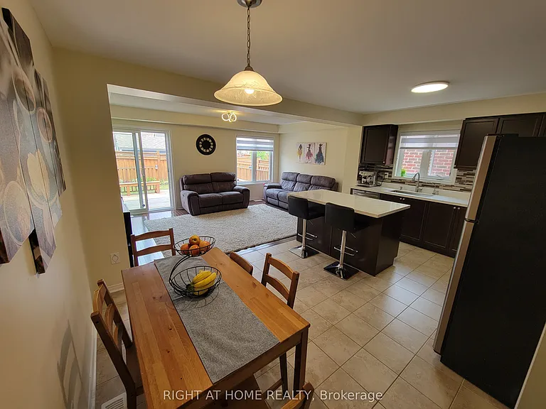 206 Meadowhawk Trl — Photo 4