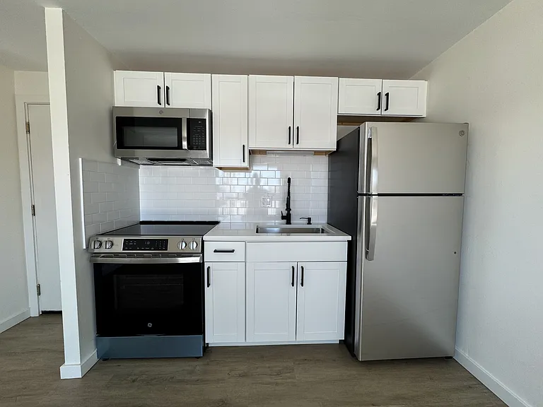 4 Twining St #11 — Photo 1