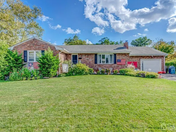 127 Rock Ln, Middlesex, NJ 08846