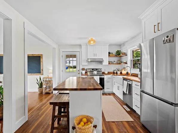 28 Pine Hill Dr, Abbeville, SC 29620