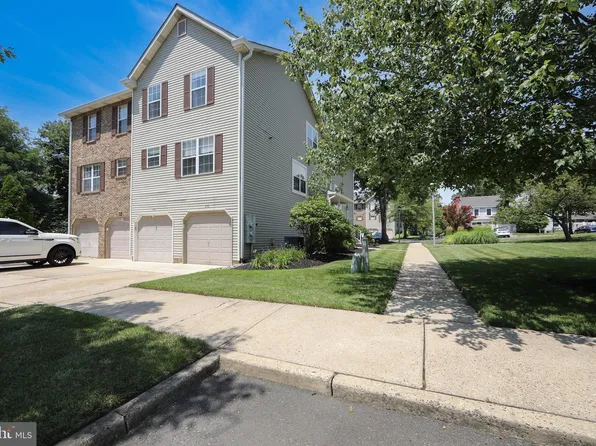 202 Ashby Ct, Mount Laurel, NJ 08054