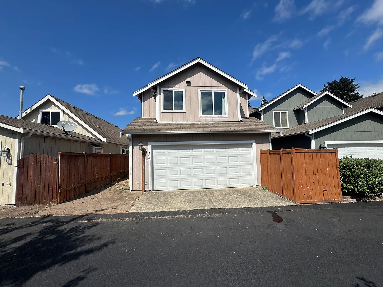 3 bed, 2.5 bath, 1822 sqft, $3,200 — Photo 2