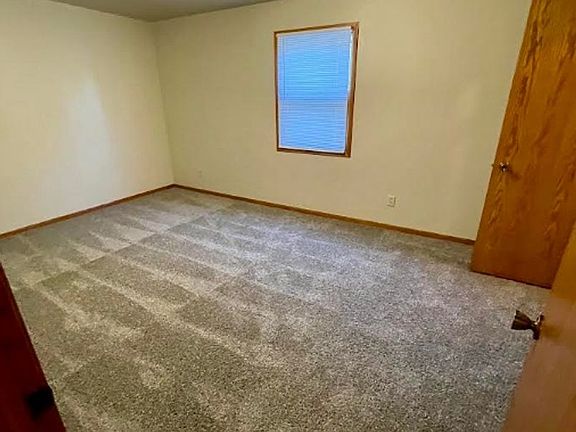 5th image of 409 E 15th St APT 3
