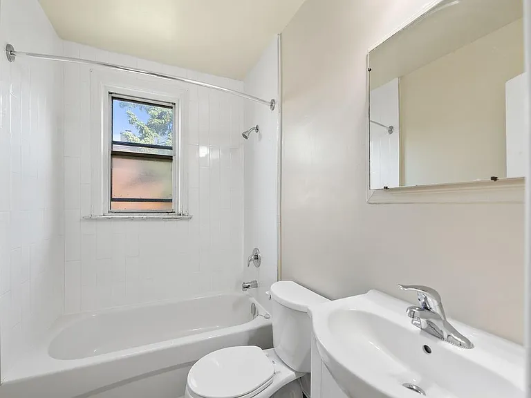 19 Engelhart Cres #64-68 — Photo 7