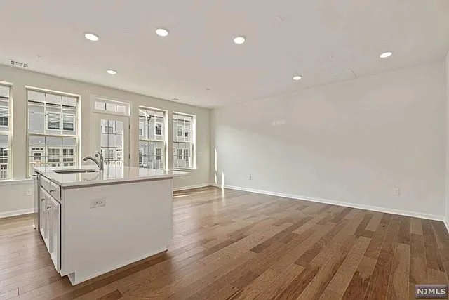7 Leahy Dr — Photo 19