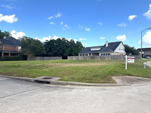 2nd image of 102 Water Bluff Lane