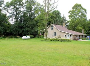972 Moore Rd, Quincy, MI 49082