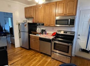 9 Charter St APT 3R, Boston, MA 02113