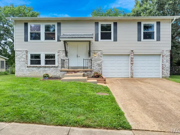 5817 Dove Meadow Ct, Saint Louis, MO 63129