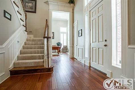 3rd image of 3404 Langley Cir