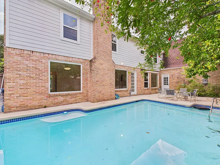 702 Daria Ct — Photo 44