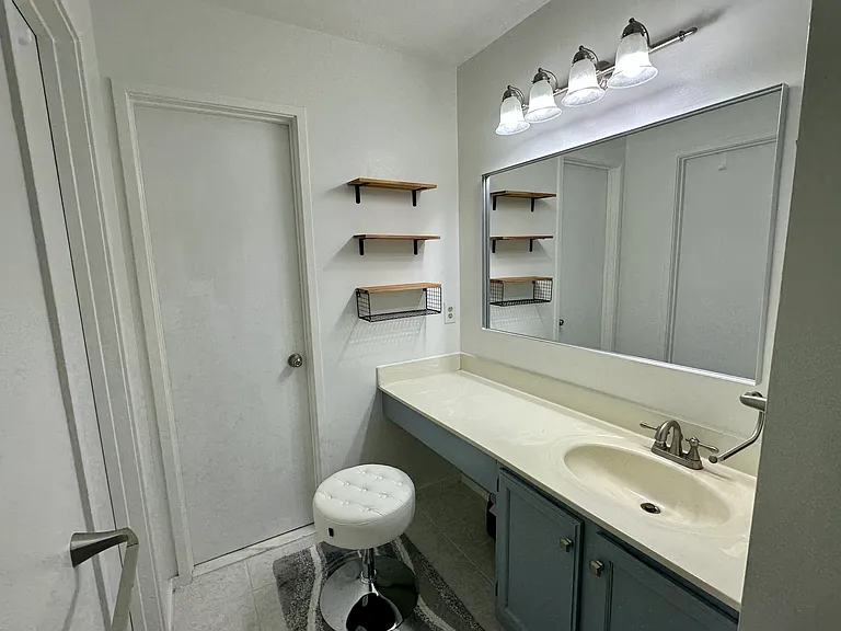 7707 Lexton Pl #E — Photo 9
